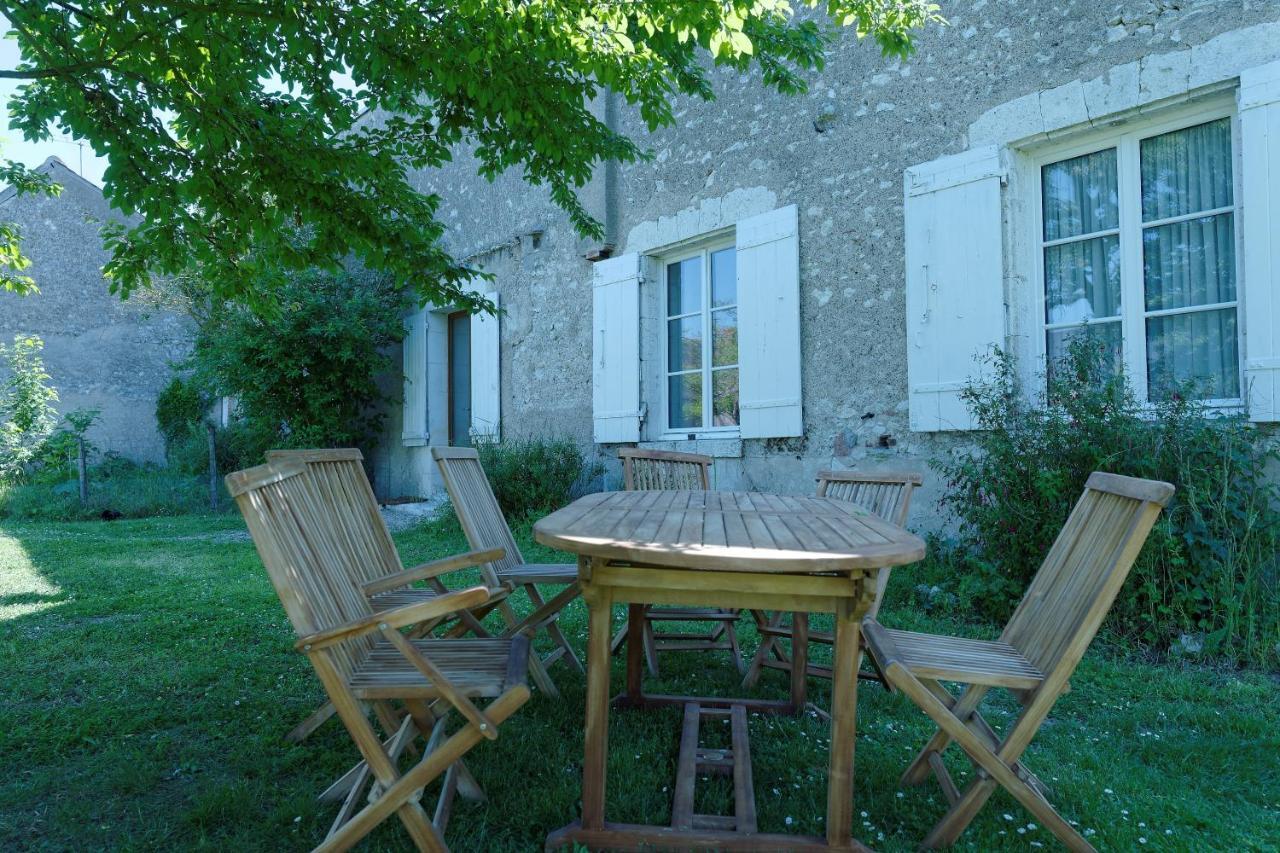 Готель La Boisselee Saint-Dye-sur-Loire Екстер'єр фото